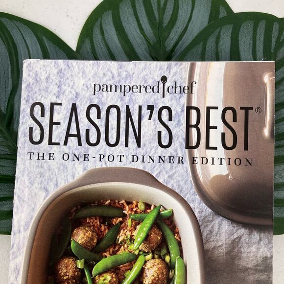 The Pampered Chef Fall Winter 2017 Season's Best One-Pot Dinner Recipe Cookbook - Picture 2 of 7